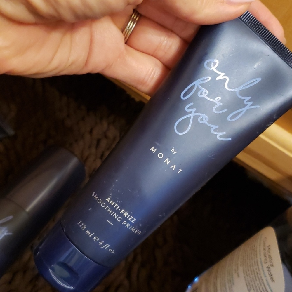 Monat anti frizz primer